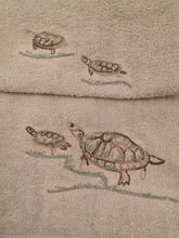 Carica l'immagine nel visualizzatore di Gallery, Coppie asciugamani in spugna ricamate