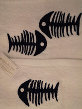 Carica l'immagine nel visualizzatore di Gallery, Coppie asciugamani in spugna ricamate