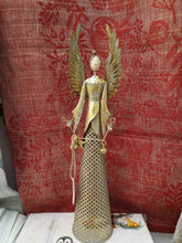 Carica l'immagine nel visualizzatore di Gallery, Angeli artigianali
