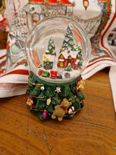 Carica l'immagine nel visualizzatore di Gallery, Palla di Natale con musica e luci
